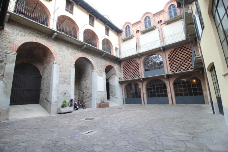 Historisches Haus in Canelli