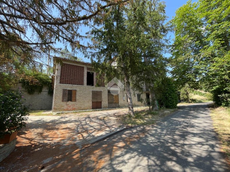 Country house in Santo Stefano Belbo