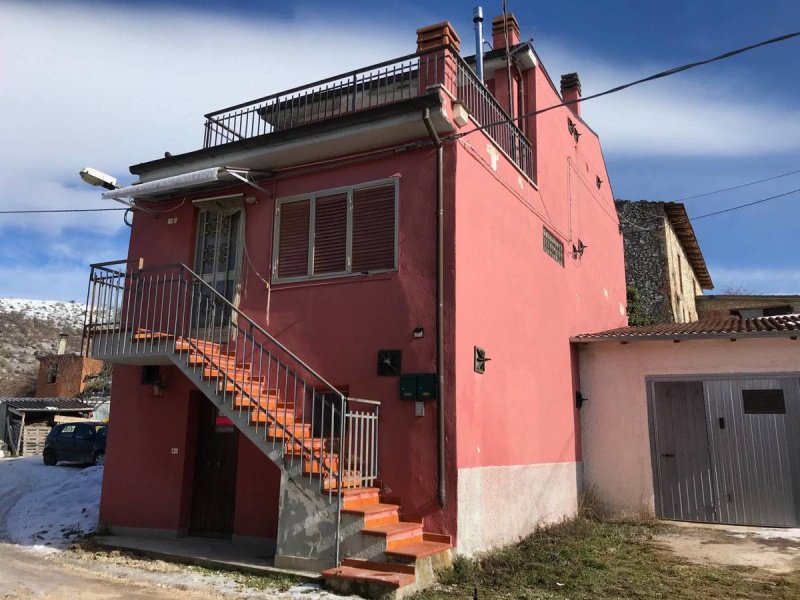 Casa geminada em Áquila