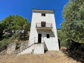 Casa indipendente a Ofena