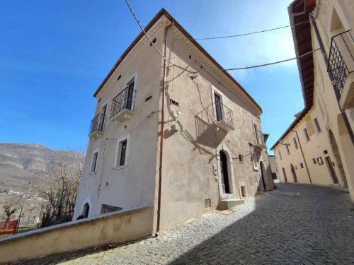 Detached house in Tione degli Abruzzi