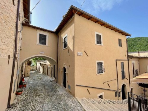 Detached house in Caporciano