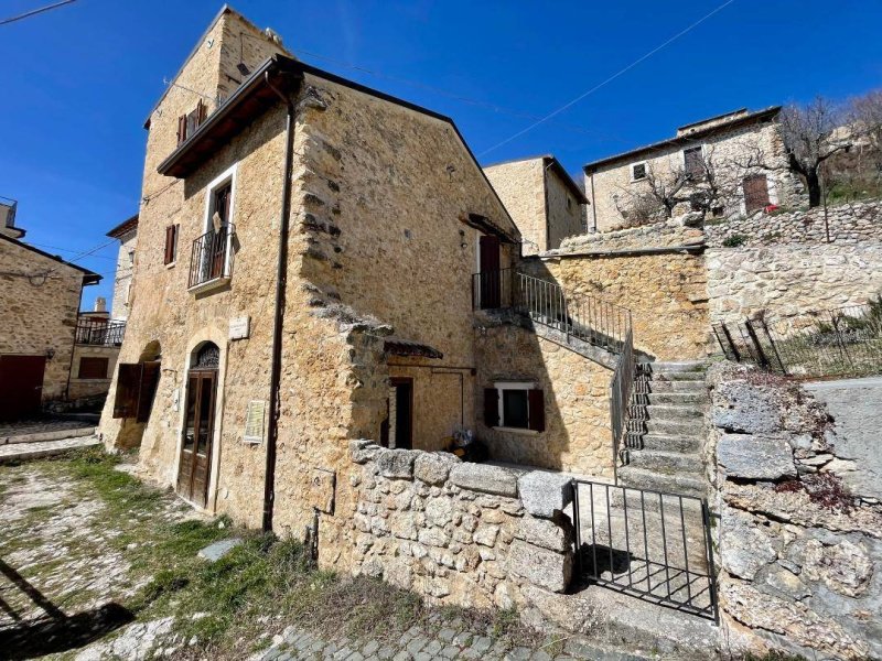 Maison individuelle à Calascio