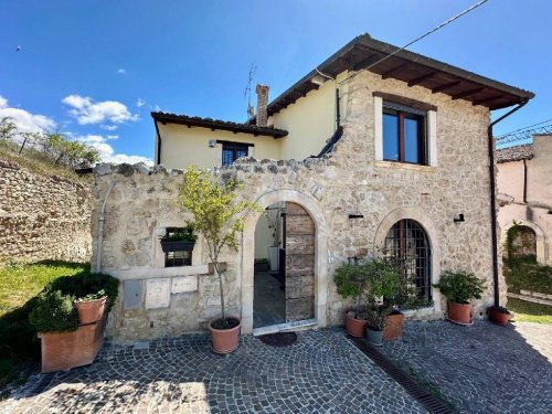 Semi-detached house in San Demetrio ne' Vestini