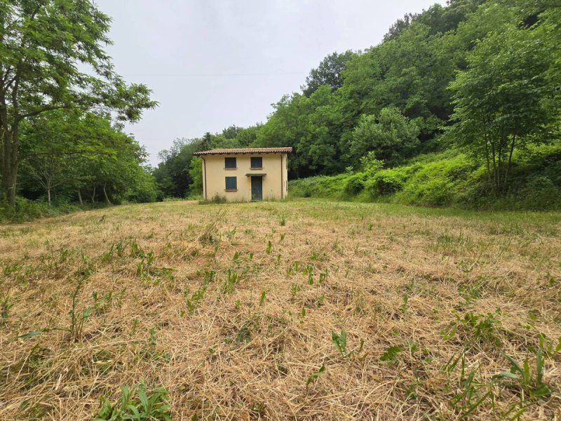 Klein huisje op het platteland in Tornimparte