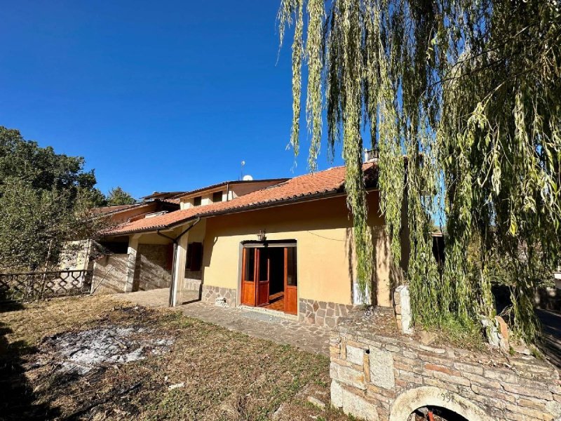 Casa en Tione degli Abruzzi