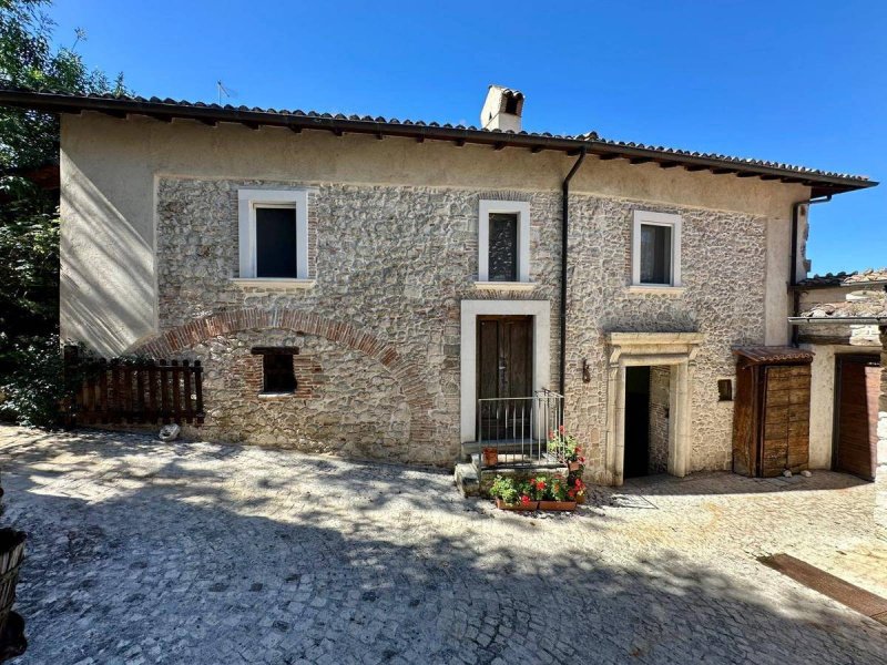 Casa geminada em Áquila
