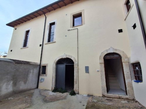 Casa indipendente a San Demetrio ne' Vestini