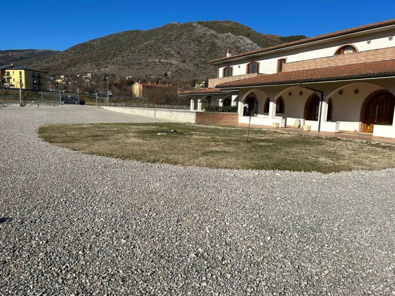 Edifício comercial em Áquila