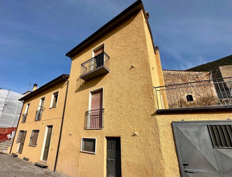 Casa geminada em San Pio delle Camere