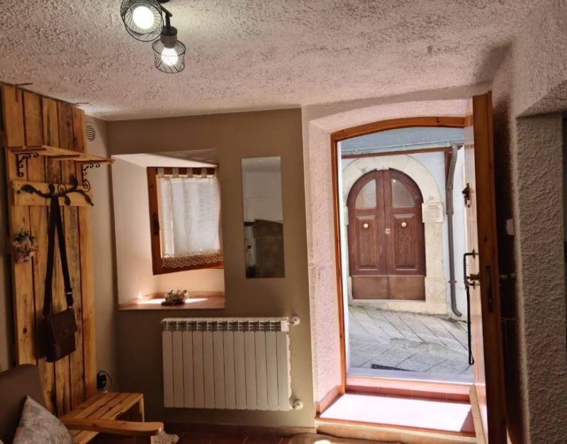 Einfamilienhaus in Villa Santa Lucia degli Abruzzi