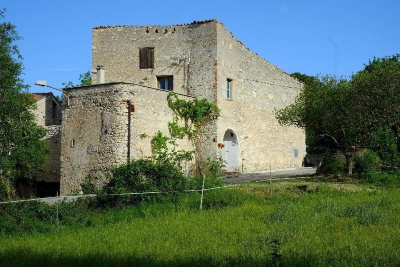Casa semi-independiente en Capestrano