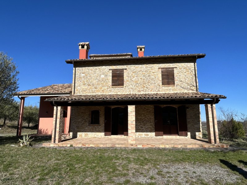 Klein huisje op het platteland in Montorio al Vomano