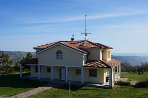 House in Città Sant'Angelo