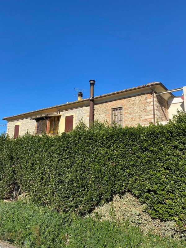 Klein huisje op het platteland in Rosignano Marittimo