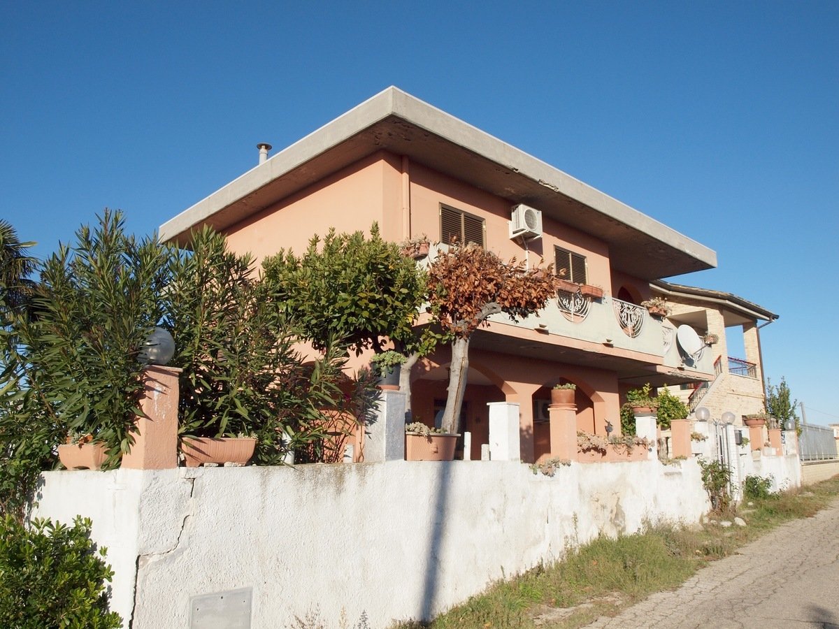 4 bedrooms detached house, 160 m² Atri, Teramo (province) photo 4
