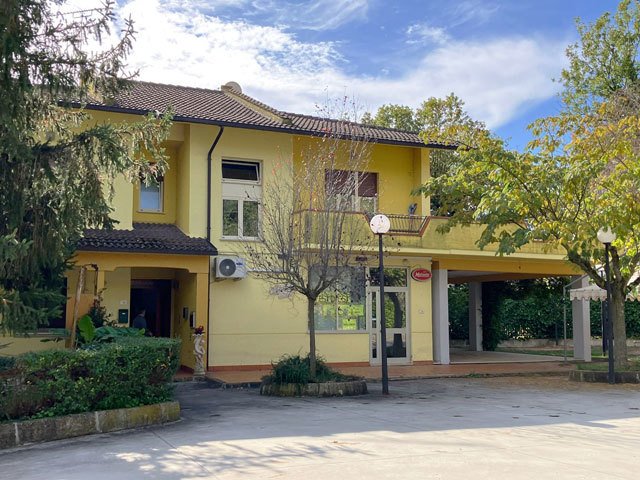 Особняк в Кастильоне-Мессер-Раймондо