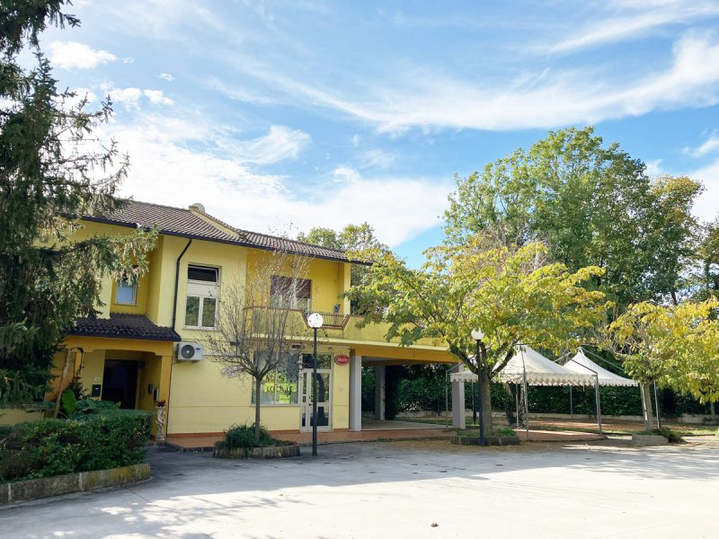 Особняк в Кастильоне-Мессер-Раймондо