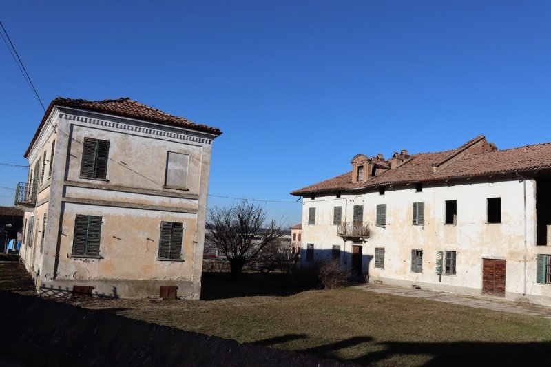 Landhaus in Costigliole d'Asti