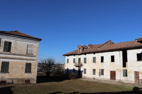 Hus på landet i Costigliole d'Asti