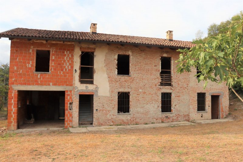 Hus på landet i Costigliole d'Asti