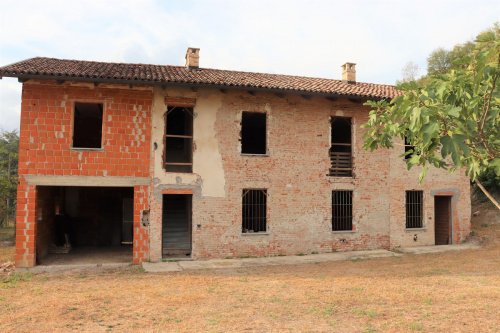 Huis op het platteland in Costigliole d'Asti