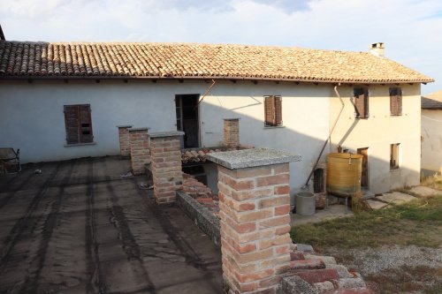 Casa de campo en Castiglione Tinella