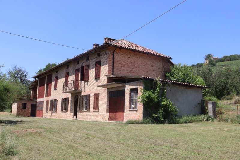 Hus i Costigliole d'Asti