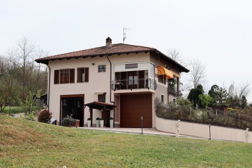 Villa a Costigliole d'Asti