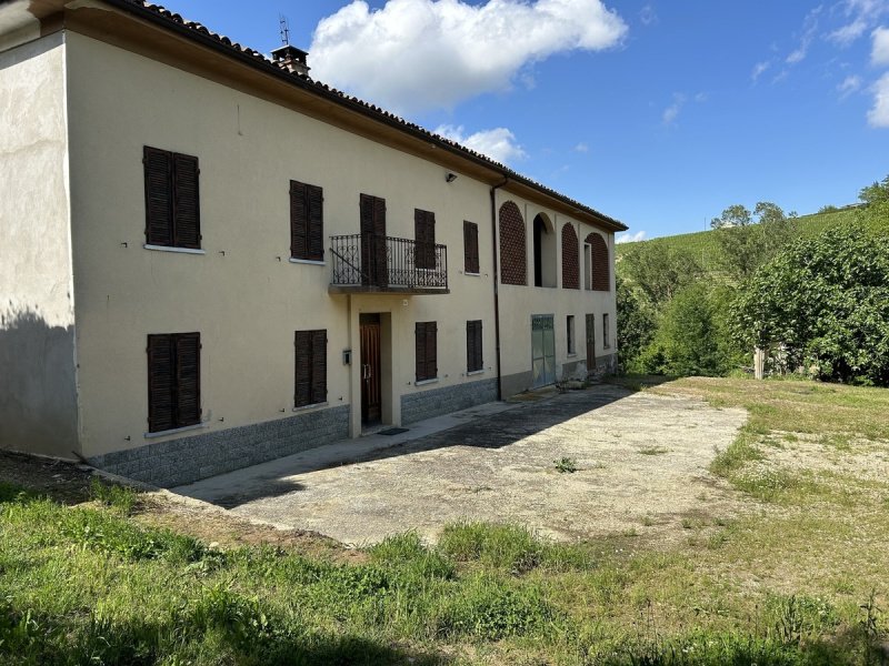 Casa di campagna a Neive