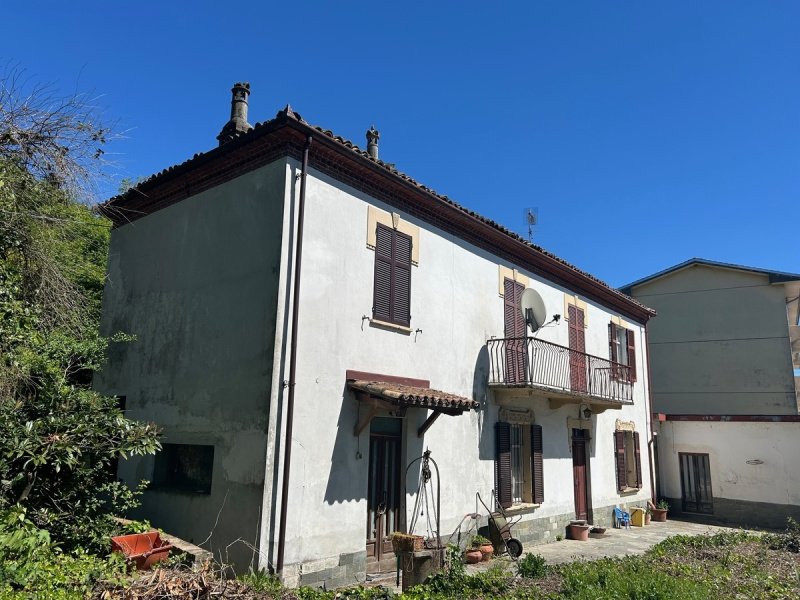 Casa di campagna a Costigliole d'Asti