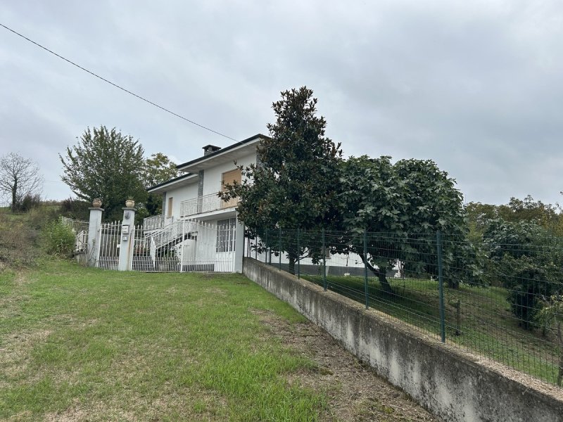 Villa i Castagnole delle Lanze