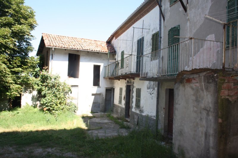 Semi-detached house in Castagnole delle Lanze