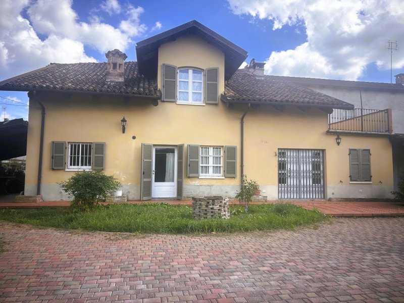 卡斯塔尼奥莱-德莱兰泽乡间房屋