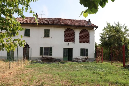 Casa di campagna a Incisa Scapaccino