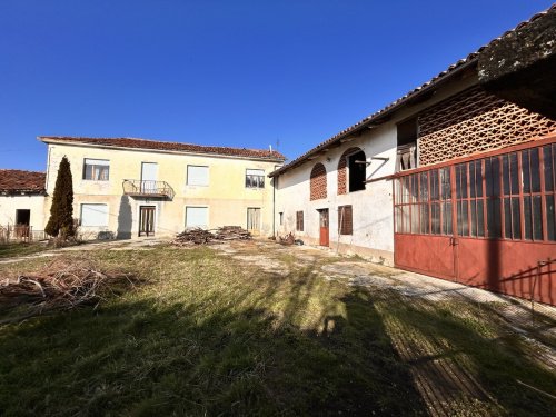 Detached house in Trezzo Tinella