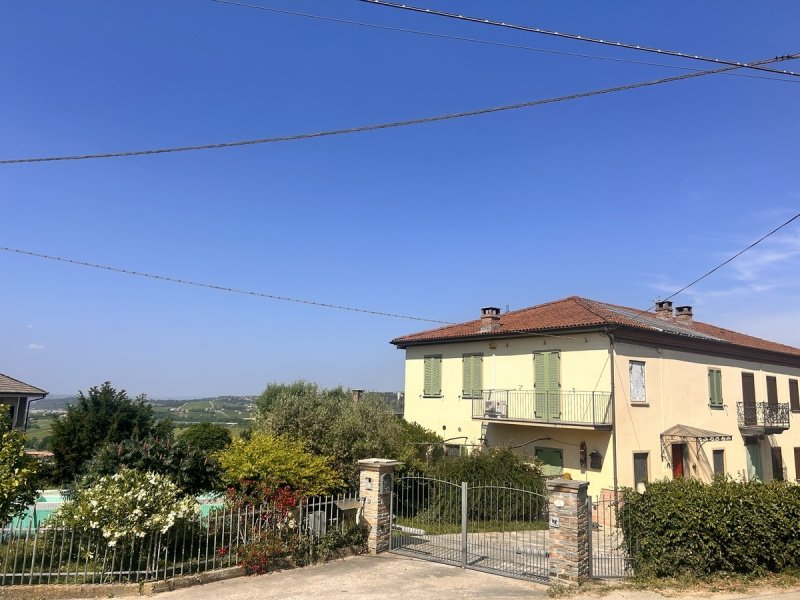 Half-vrijstaande woning in Castagnole delle Lanze