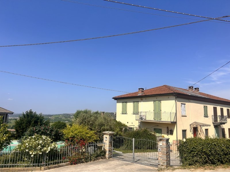 Half-vrijstaande woning in Castagnole delle Lanze