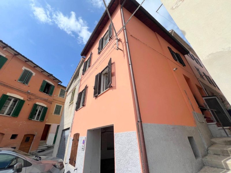 Detached house in Fabriano