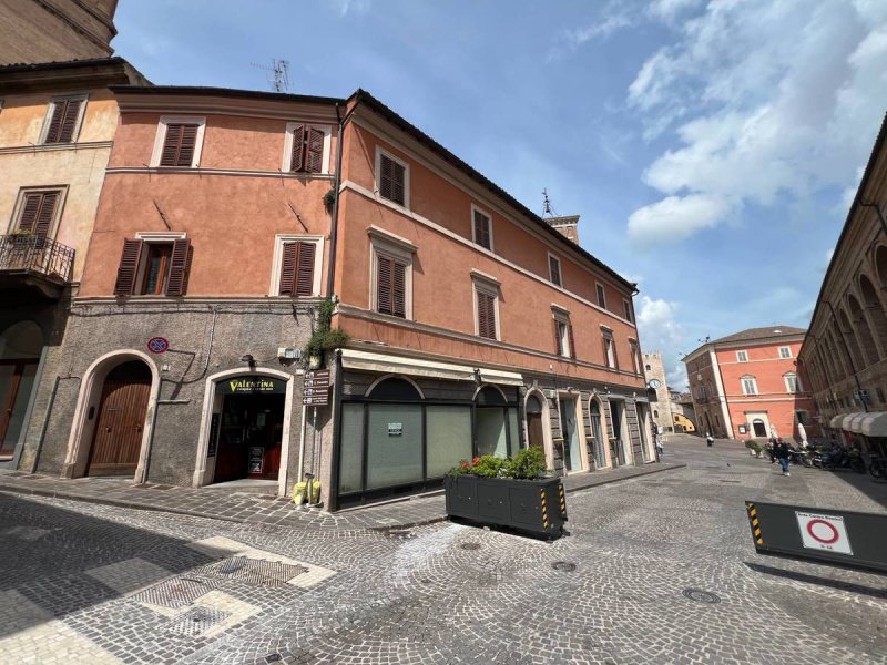 Commercial property in Fabriano