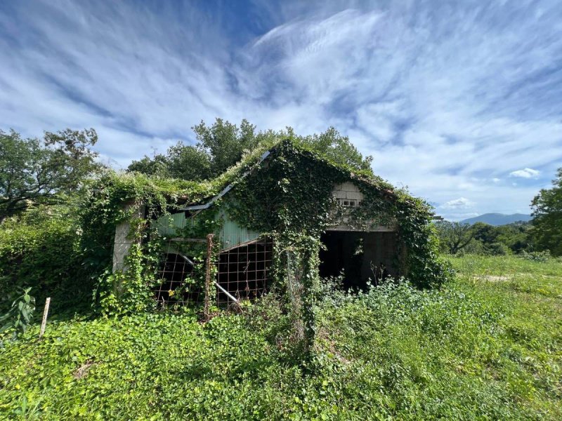 Klein huisje op het platteland in Fabriano