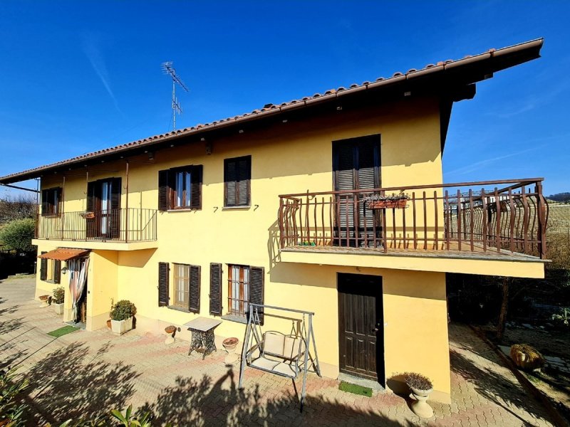 Einfamilienhaus in Monforte d'Alba