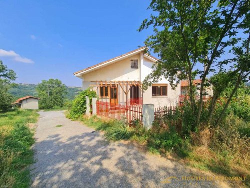 Detached house in Serravalle Langhe