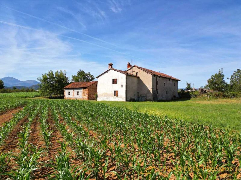 Hus på landet i Villanova Mondovì
