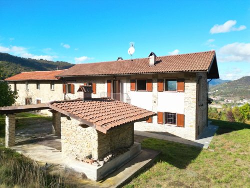 Huis op het platteland in Monesiglio