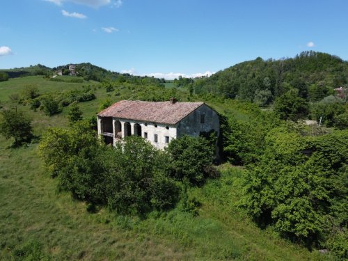 Klein huisje op het platteland in Rosignano Monferrato