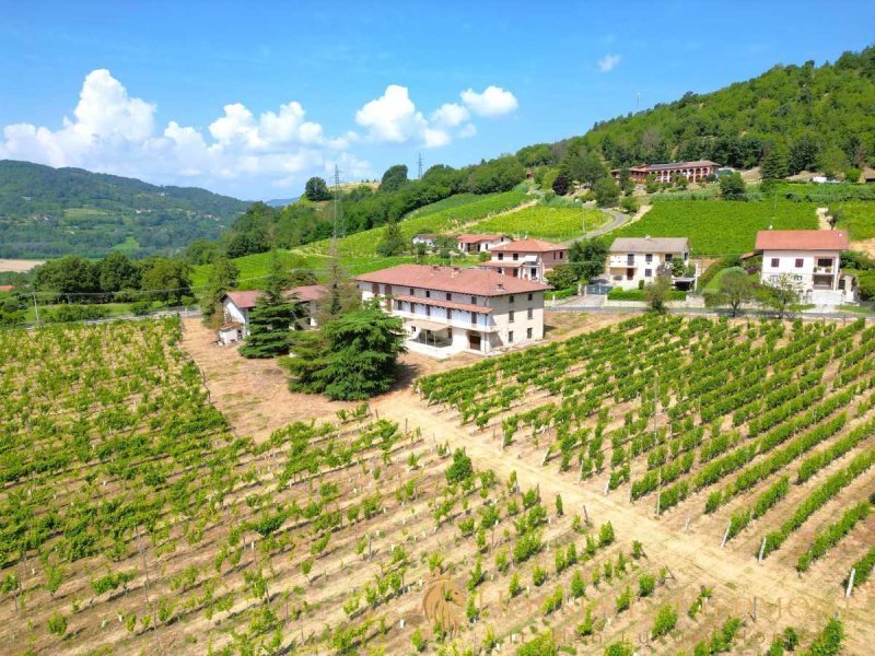 Klein huisje op het platteland in Monastero Bormida