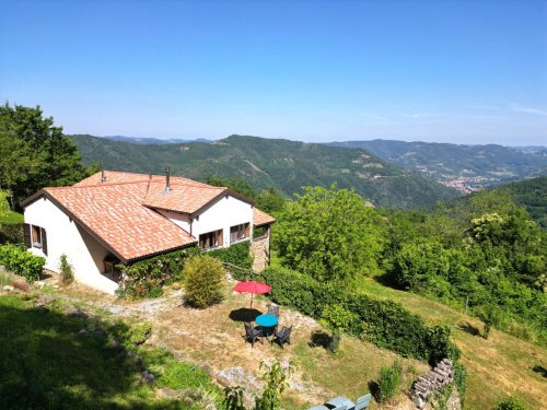 Отдельно стоящий дом в Пеццоло-Валле-Уццоне