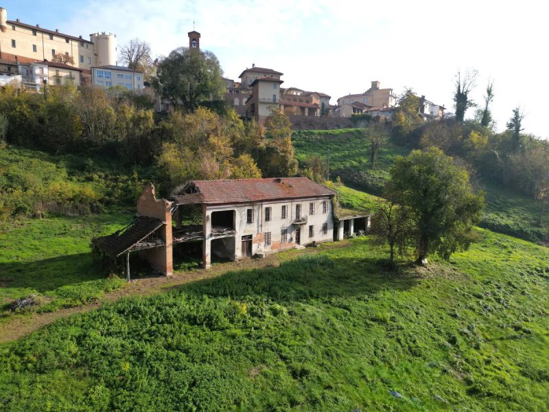 Farmhouse in Cortanze