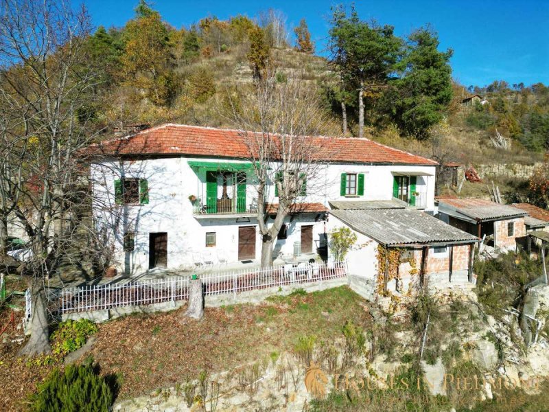 Bauernhaus in Cortemilia